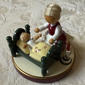 Erzgebirge Folk Art Flade Mother & Child Handcrafted wood Figurine Germany